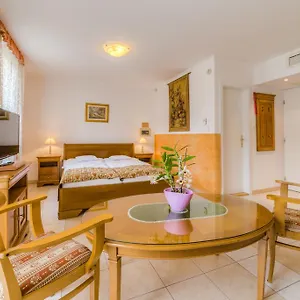 3* Couette-café Kata Panzio